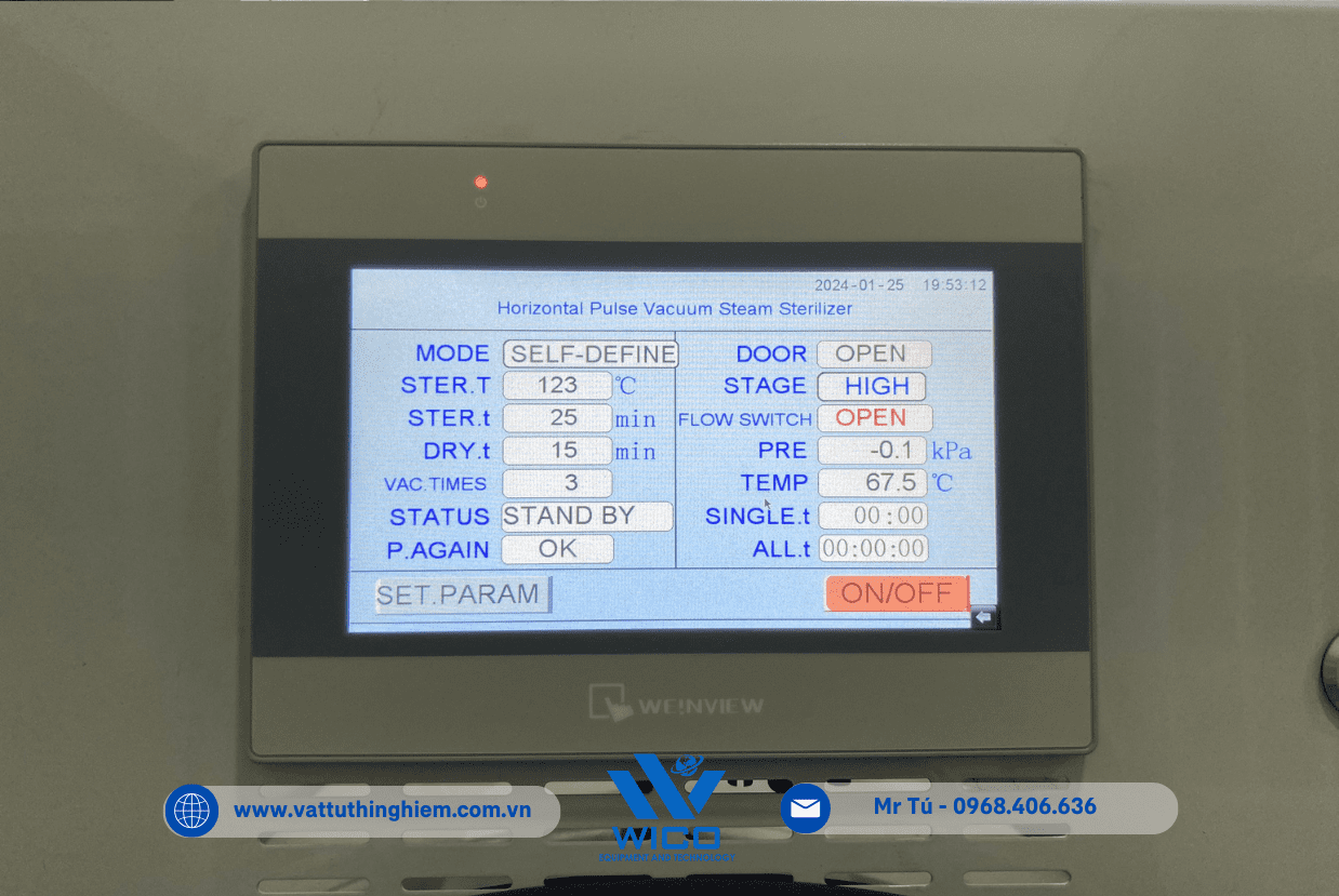 Màn hình LCD có kích thước lớn giúp người dùng vận hành máy dễ dàng